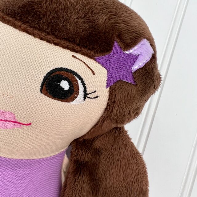 Such a fun unique addition to this cutie. 🥰 
Who loves this “hair clip”? 

#customdolls #personalizedgifts #uniquegifts #justlikemomma #lookalikedoll #heirloomgifts #dolls #granddaughtergift