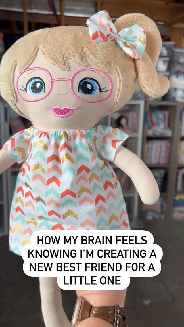 Creating is my happy place 🥰#handmadedolls 

#customdoll #handmadewithlove #personalizedgifts #heirloomdoll #newbesties❤️