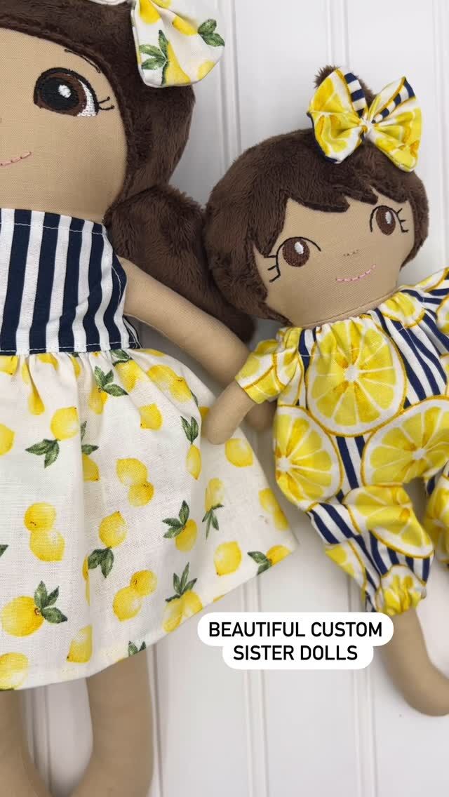 One of my favorite sister doll bundles I have made. I just love the lemons. #customdolls 

#momofgirlslife #heirloomdolls #bespokedoll #handmadewithlove #handmadedolls #granddaughtersarethebest #personalizedgifts