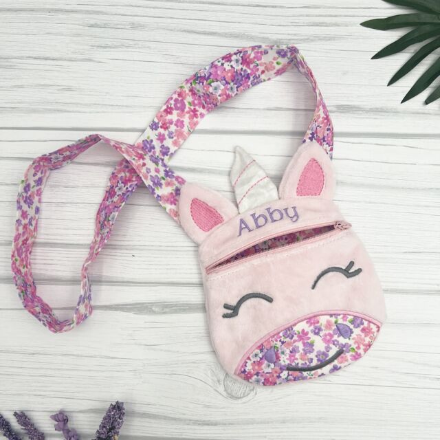 It’s been a minute since I’ve made any cute bags and I think she turned out so cute. 🥰 #kidspurse #littlegirlsbag 

#personalizedgiftsforkids