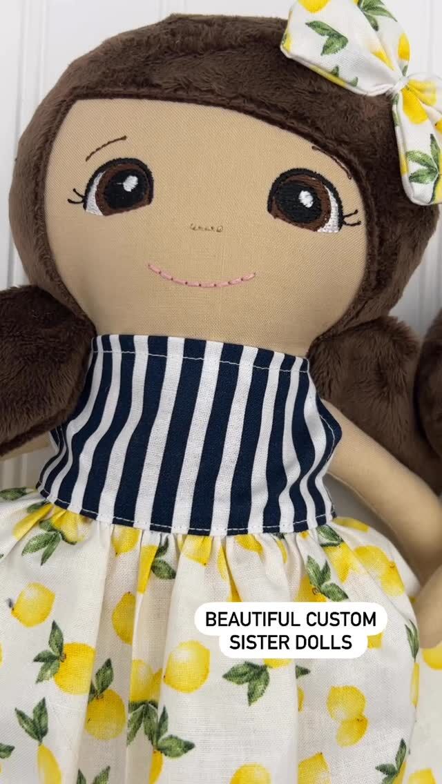 Sisters🥰. As the big sister in my family, I just love theses big sister little sister doll sets #sisterslove❤️ 

#bigsisterlittlesister #handmadedolls #bespokedoll #customdolls #heirloomdoll #littlesisters #bigsisters