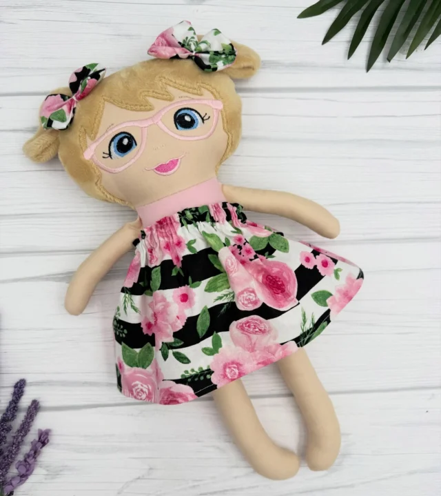 It’s been awhile since I’ve posted. However I have been busy working away making so many cute things. Here’s the first one to share. I hope this little one loved her doll she got for Christmas. #personalizedgifts #customdolls