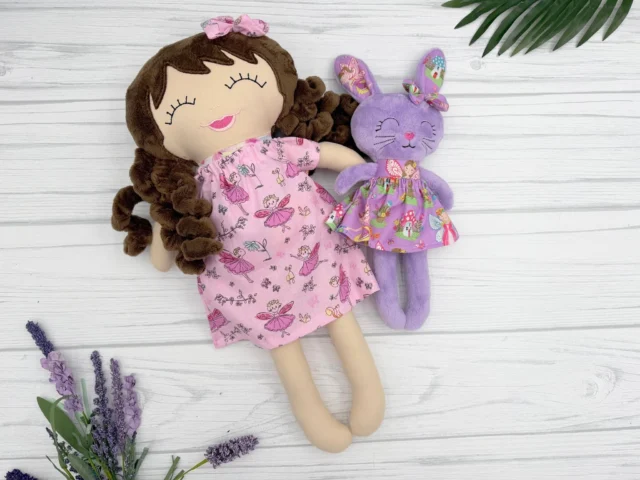 Dolly with her little bunny friend 🥰🐰 #customgift 

#firstbirthday #handmadelove #myfirstdoll #birthdaygiftsforgirls #smallshop #madebyhand #handmadeisbetter #lookalikedoll #plushdoll #toysforgirls #madeinutah